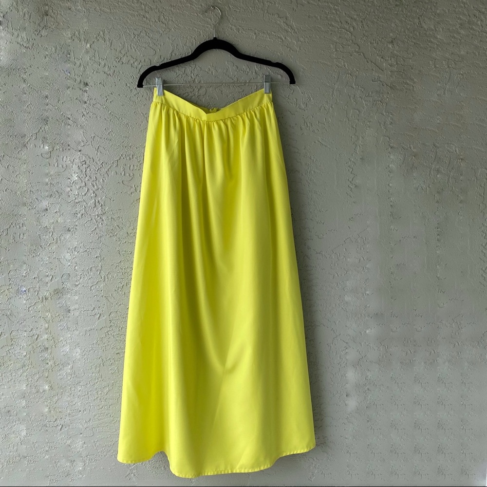Lulu’s bright yellow long maxi skirt size medium